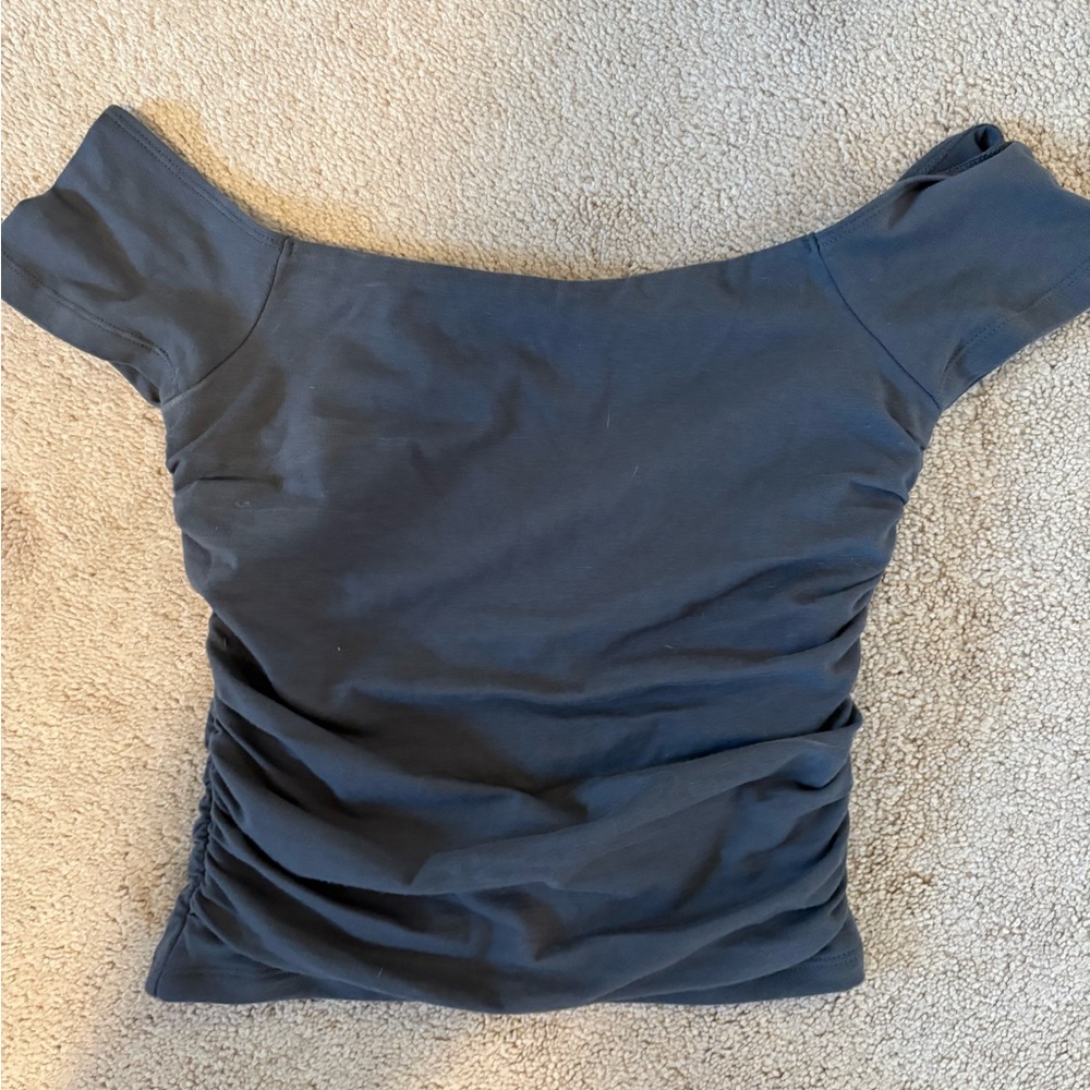Off the shoulder grey holister top
